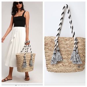 Billabong Natural Woven Tassel Tote Bag. NEW